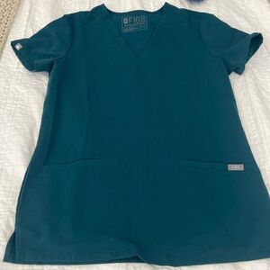 Figs casma scrub top